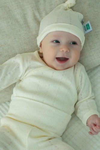 Przejdź do produktu Body niemowlęce z 100% bawełny z ażurowym wzorem - kremowy