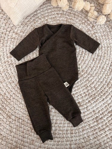 Przejdź do produktu Zestaw body kopertowe i spodnie niemowlęce  z 100% wełny merino - Palona kawa
