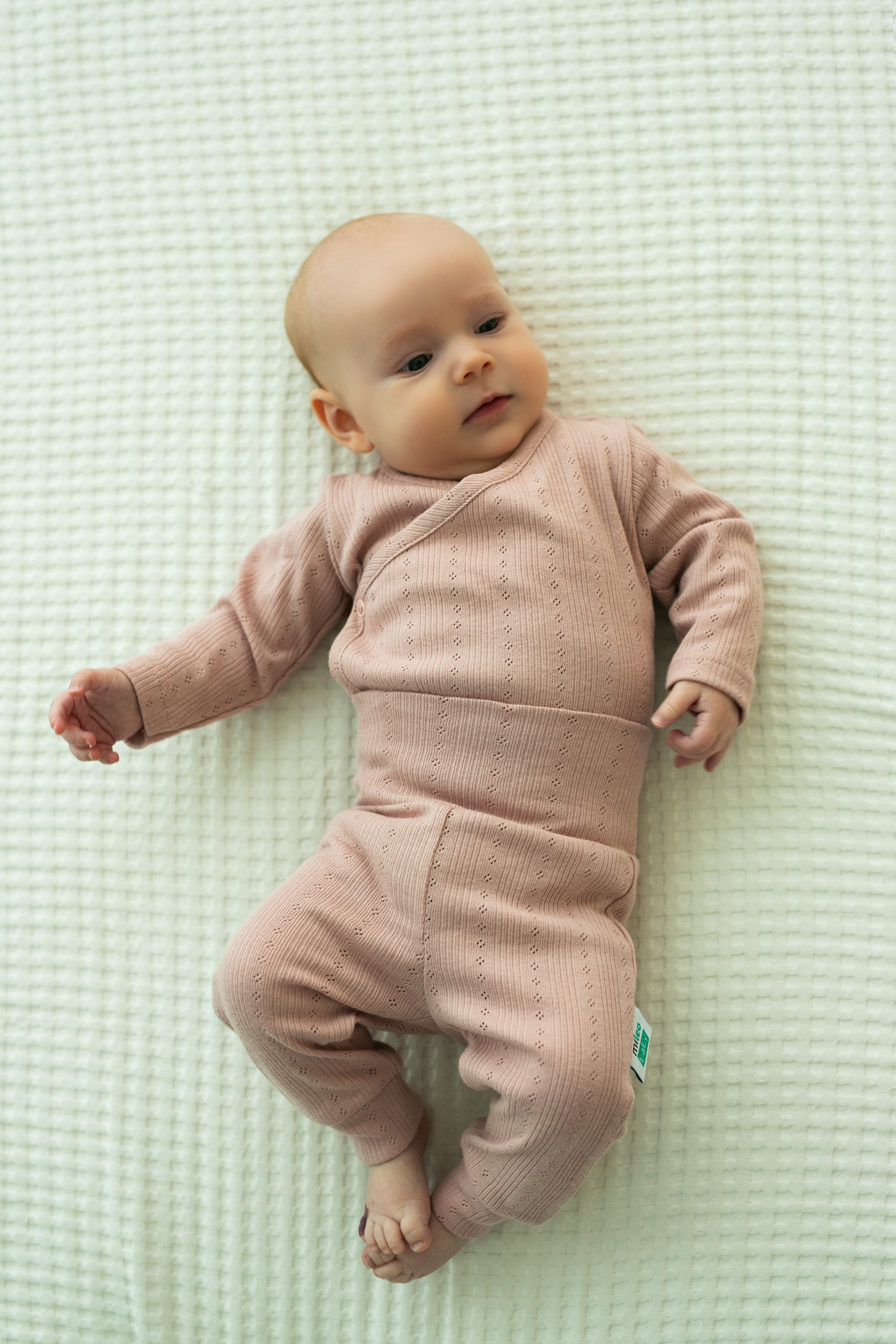 Spodnie niemowlęce z 100% bawełny z ażurowym wzorem - brudny  róż